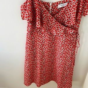 Bailey/ 44.  Size 6.  Overlay too. Left hip tie